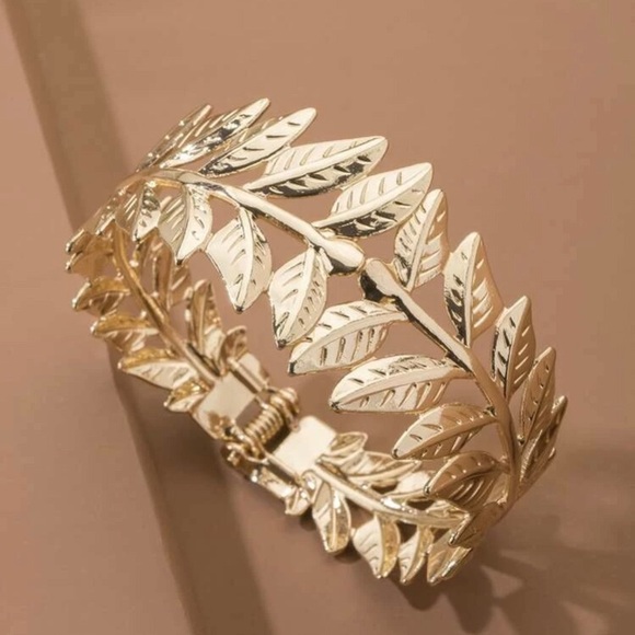 New leaf design gold cuff  bracelet - Picture 2 of 2